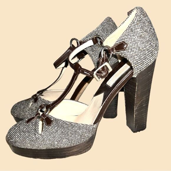 Michael kors adorable heels! Has that 40’s style! Brown and white tweed - Picture 3 of 9